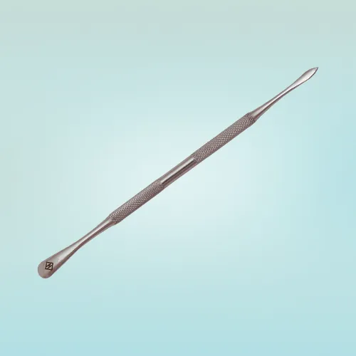 Pousse cuticules en métal